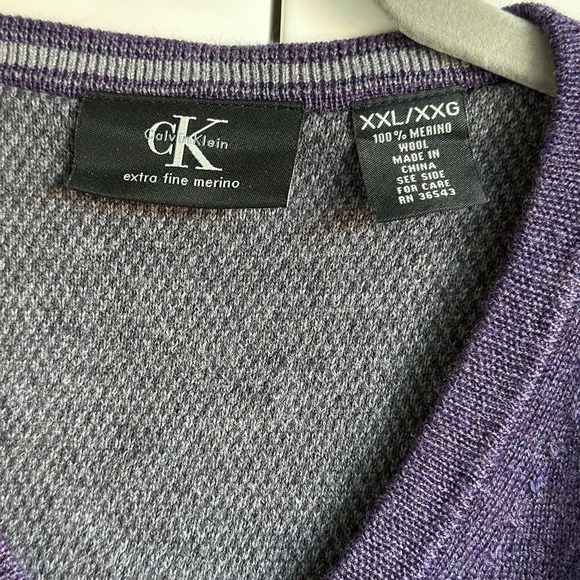 Mens Extra Fine Merino Wool V-Neck Sweater Purple/Plum/Eggplant CK Calvin Klein - Picture 3 of 6
